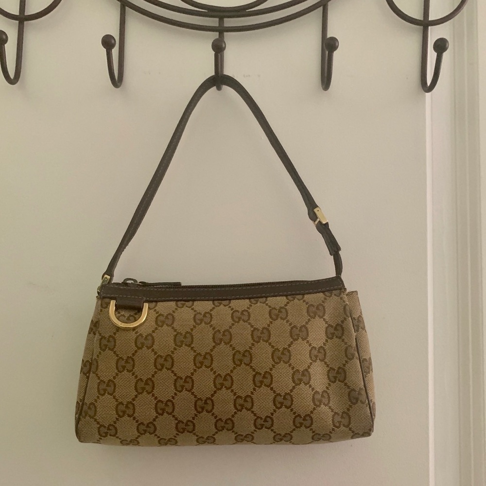 Beautiful Auth Gucci Monogram bag
